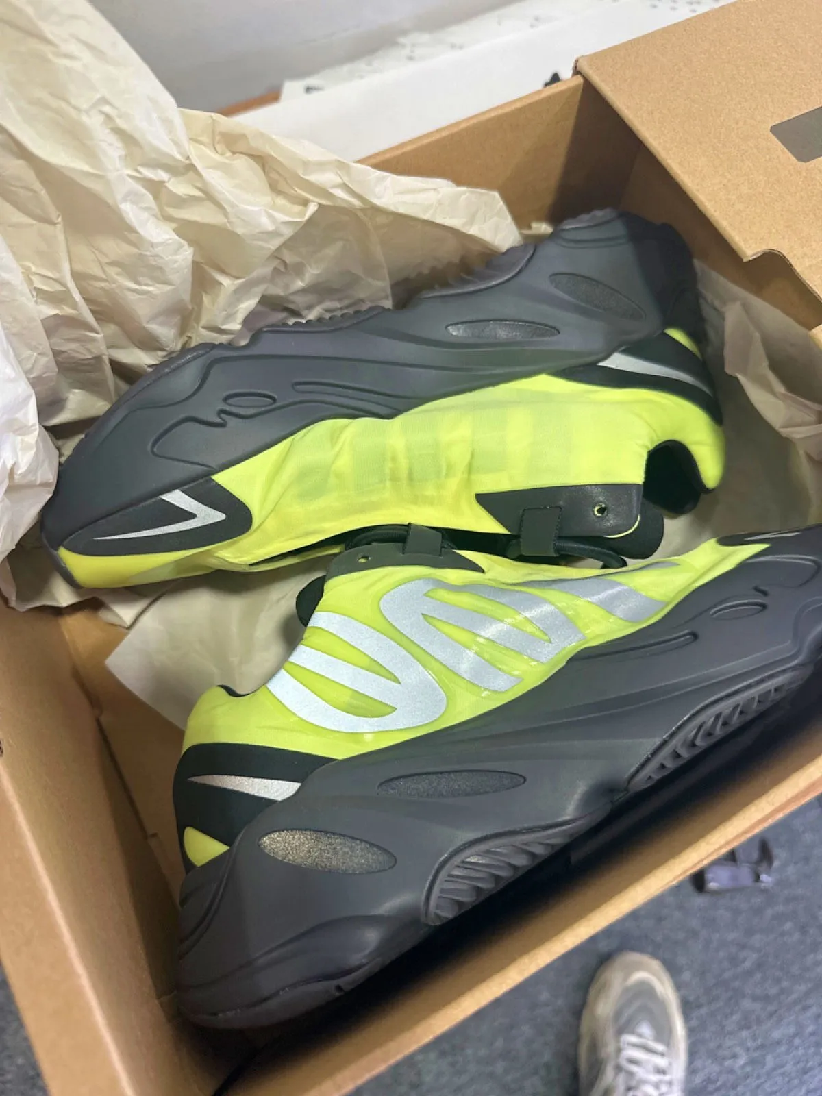 Adidas Black/Yellow FY3727 Yeezy 700 MNVN Trainers UK 5.5 EU 38.5 👟