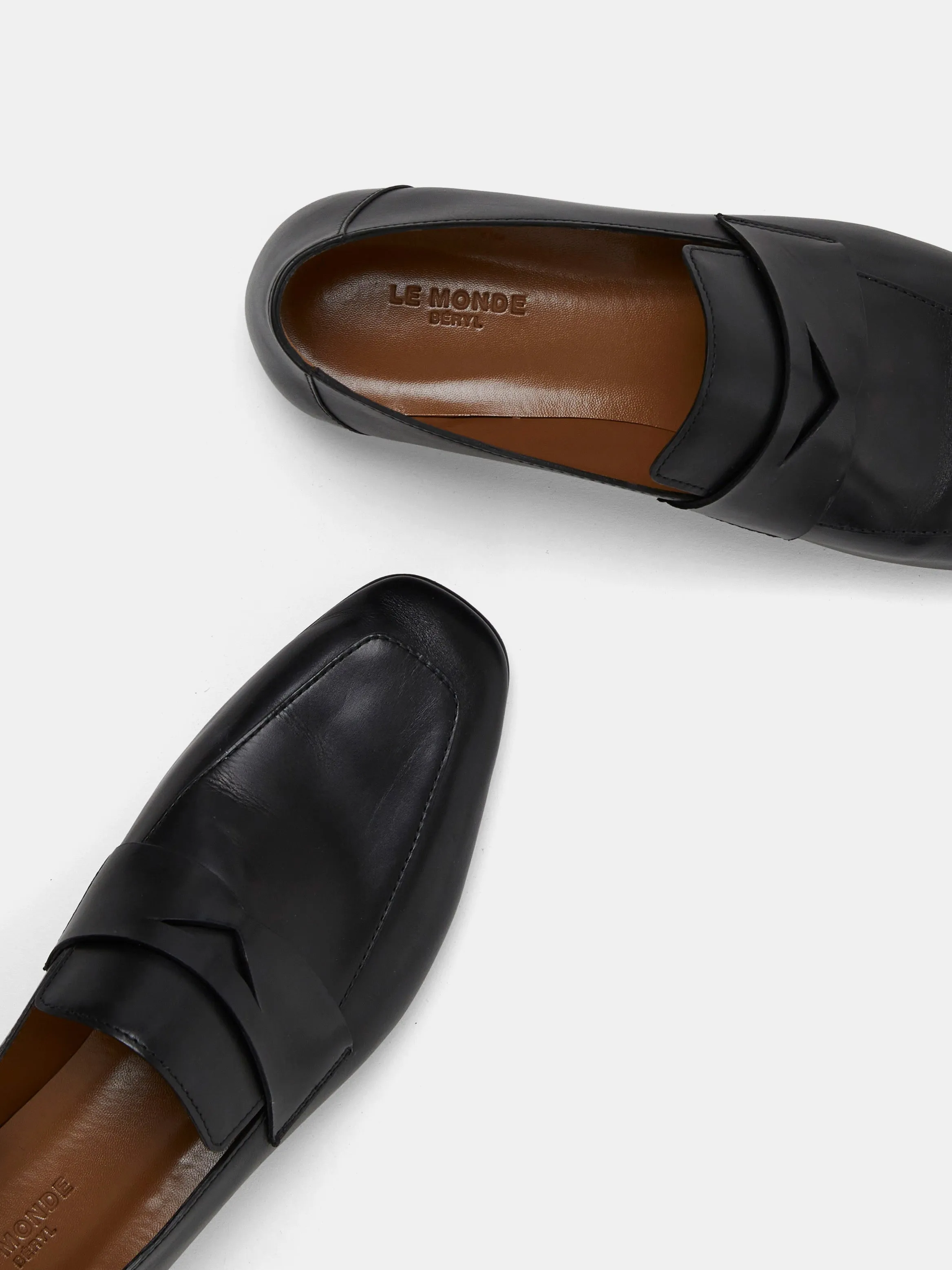 Black placket leather soft loafers